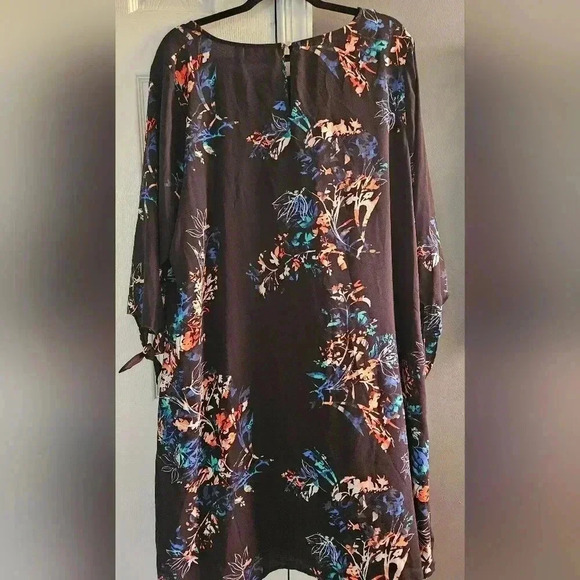 EVRI Floral Print Knotted Sleeve Shift Dress Plus (2X) - Picture 6 of 10